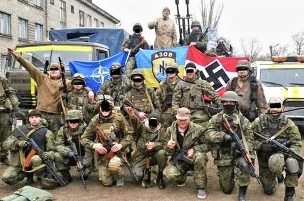 Ukraine : Impressionnant, des centaines de véhicules militaires, des milliers de militaires rentrent en Ukraine [Vidéo], et qui sont les «néo-nazis» Ukrainiens.  86AX30sczLw-1024x676